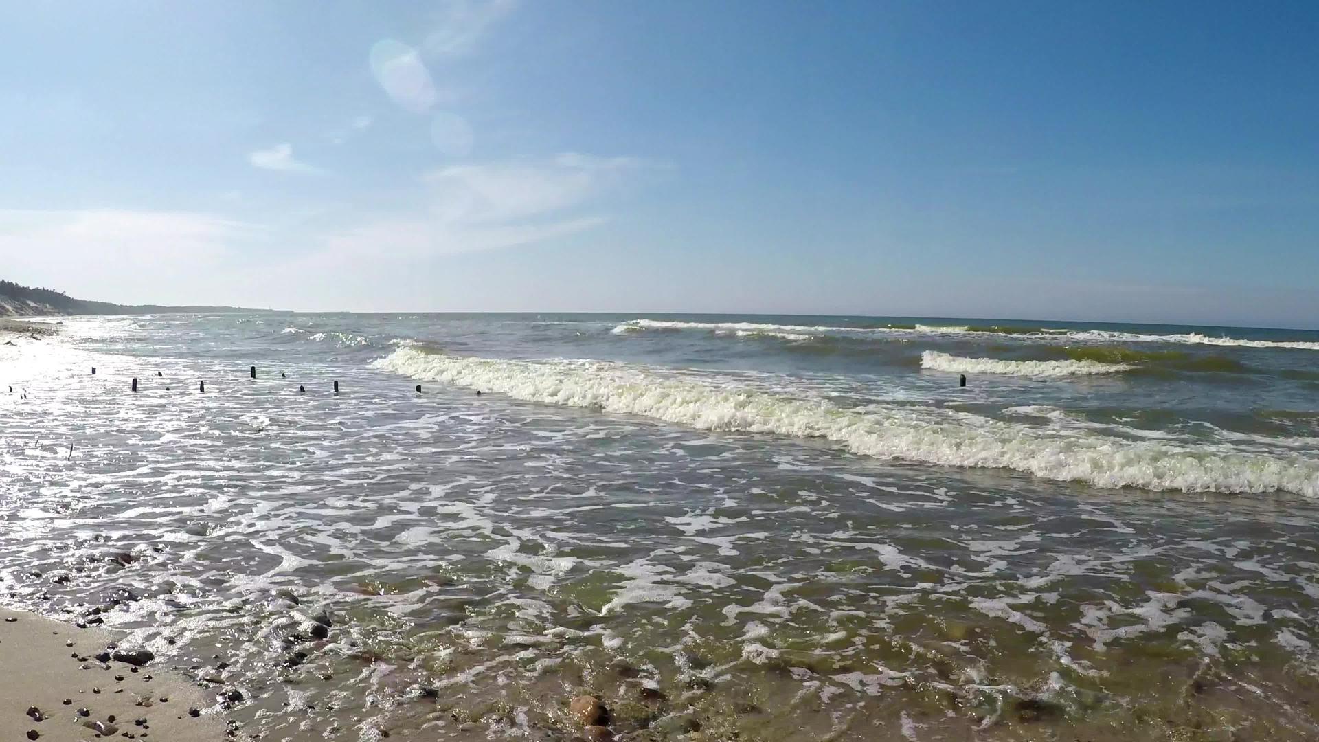 海滩波罗的海沙冲浪光神秘、孤独、自然Orzechowo视频的预览图