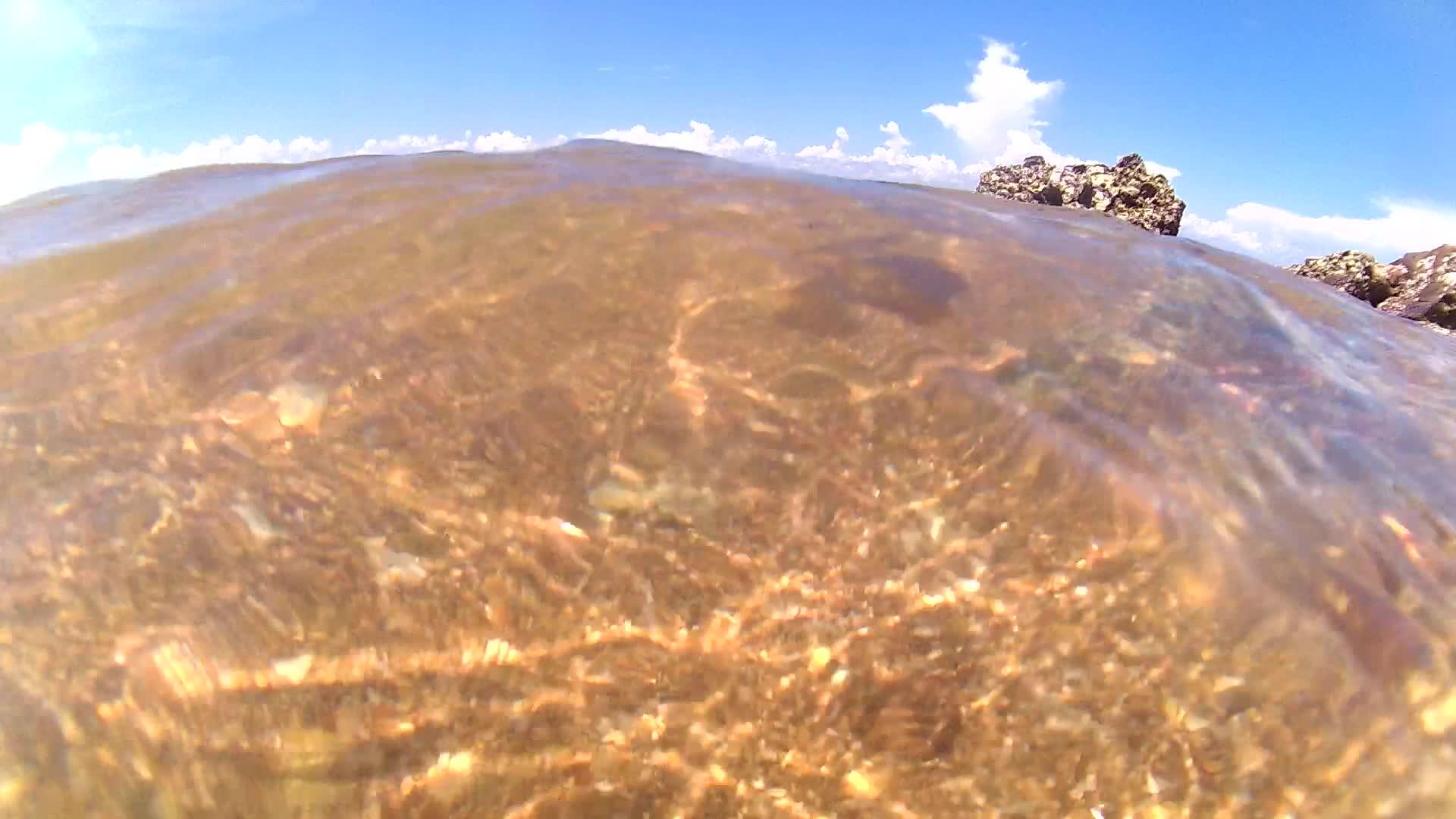岩石海滩视频的预览图
