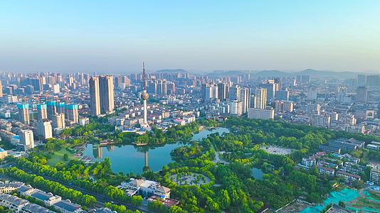 徐州城市地标天际线4K航拍徐州电视塔视频的预览图