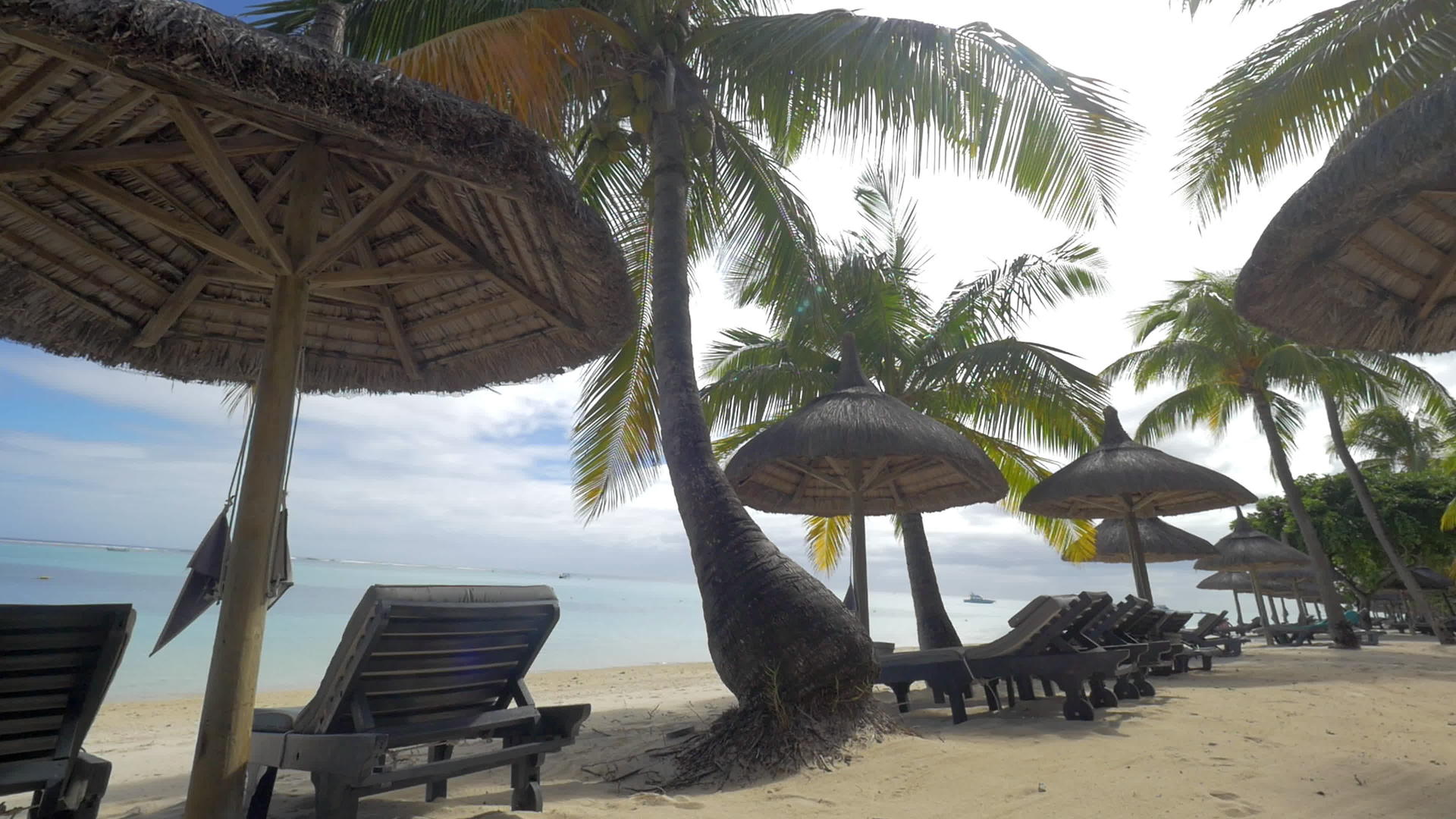 热带海岸夏季度假胜地视频的预览图