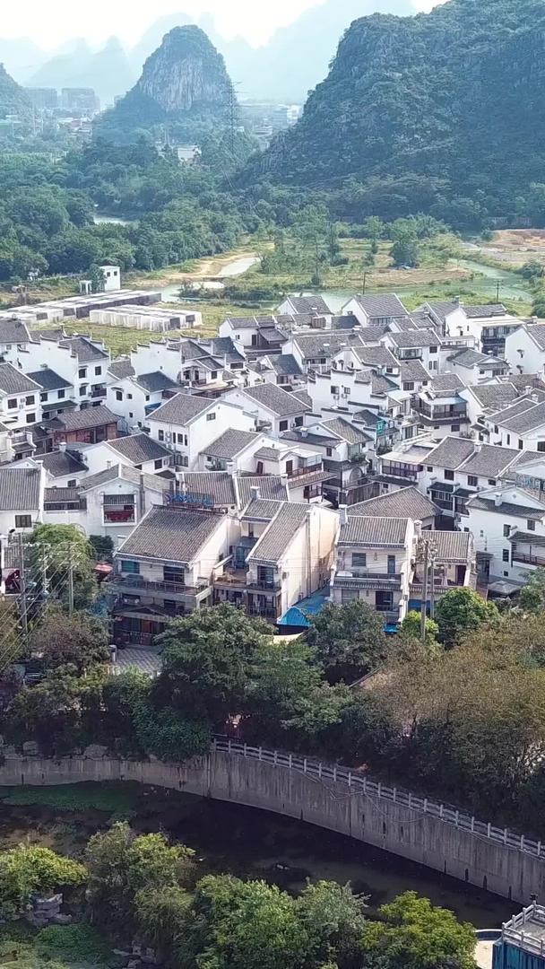 桂林鲁家村高清航拍农村房屋风景视频的预览图