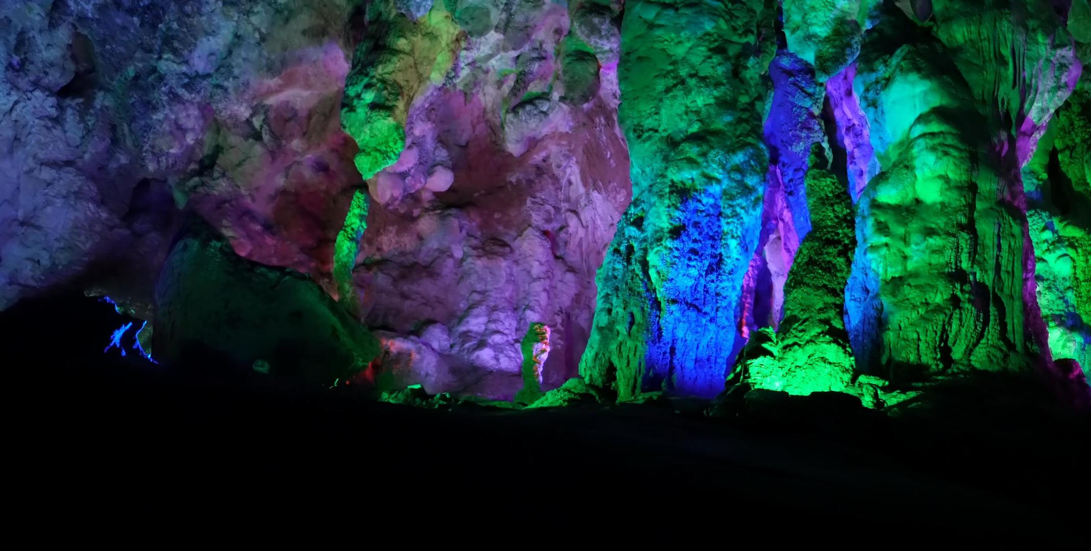 广东清远连州地下河溶洞洞内移动实拍视频的预览图