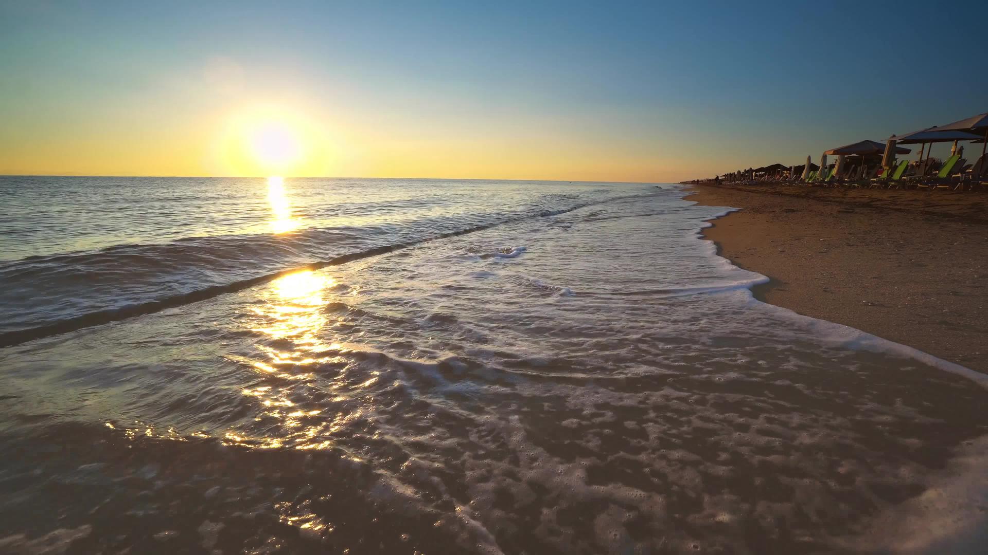 美丽的地中海风景环绕着日落时间的背景视频的预览图