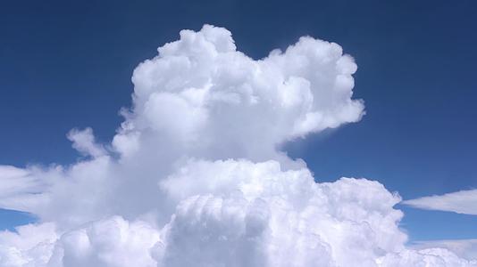 4K超清壮观天空云彩平流层航拍视频视频的预览图