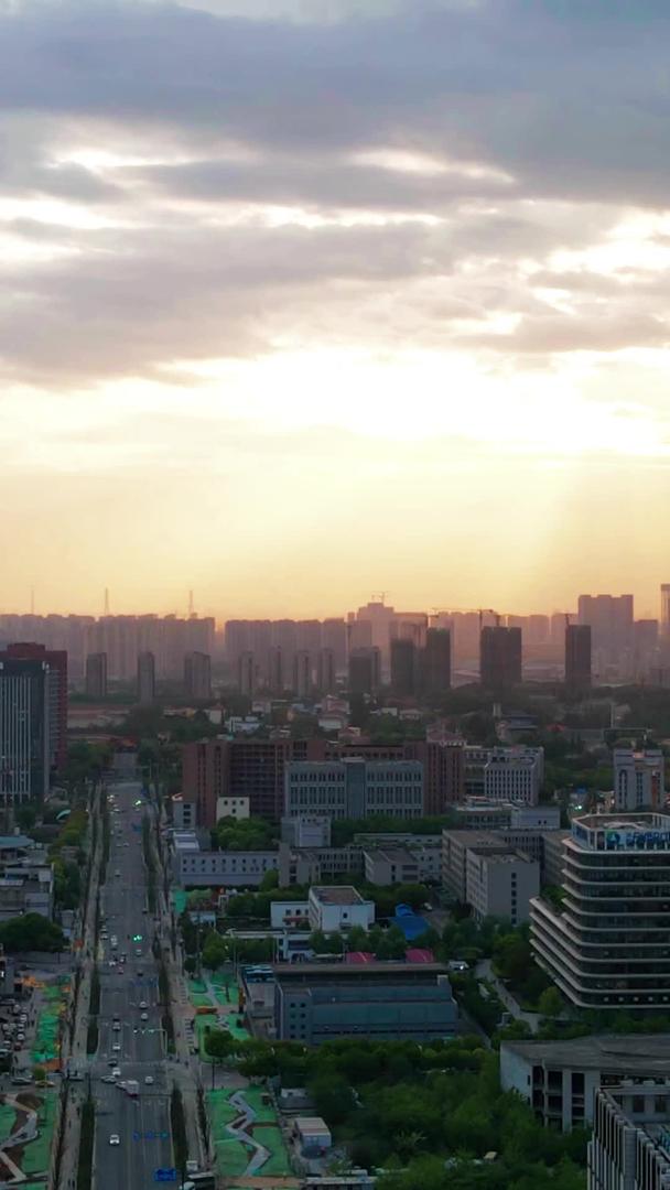 航拍延时摄影南京城市风景阳光透过云层视频的预览图