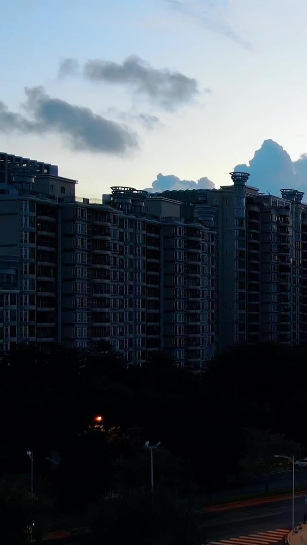 震撼航拍广州地标广州塔日出日出云彩视频的预览图