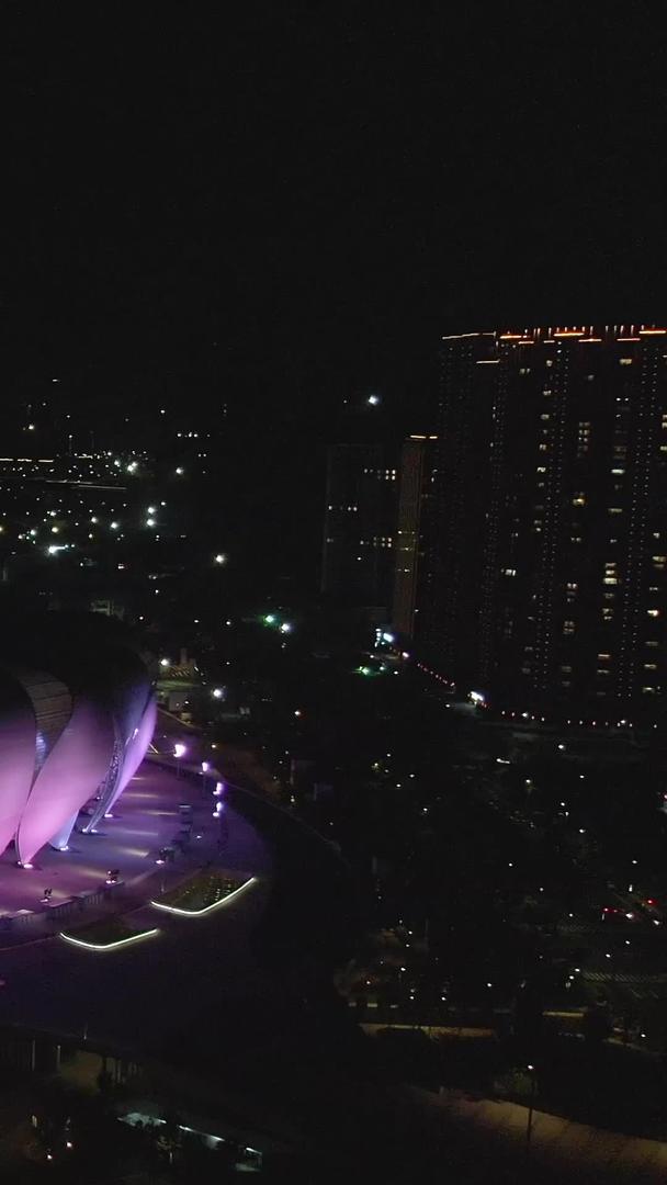 杭州奥体中心地标莲花碗体育馆夜景灯光秀秀视频的预览图