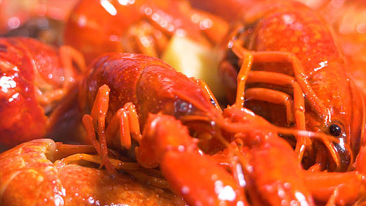 4k油焖小龙虾颠勺浇汤诱人美食视频的预览图