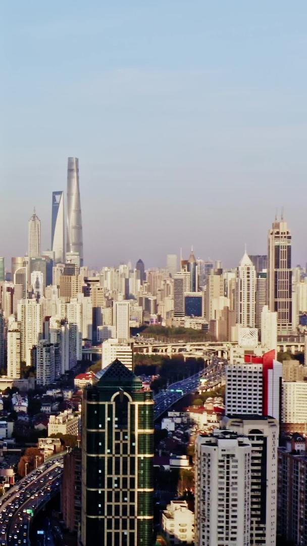航拍上海城市天际线视频的预览图