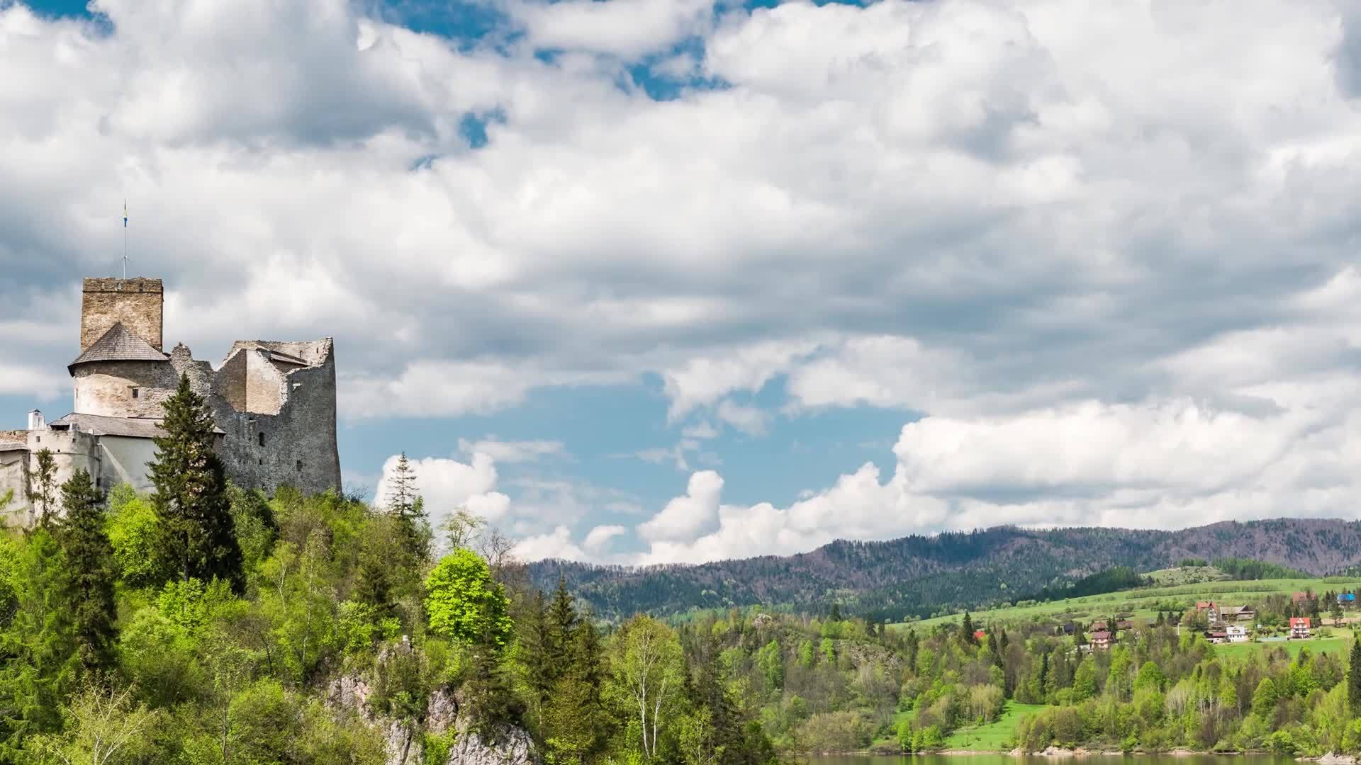 尼齐卡城堡位于波兰山顶Czorztyn湖视频的预览图