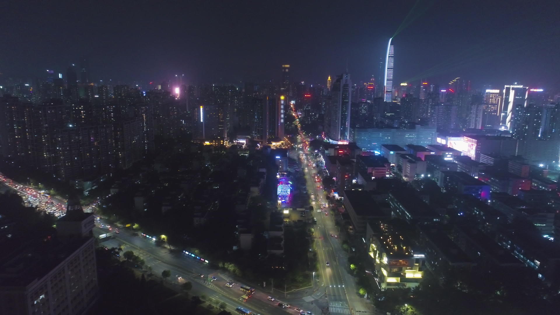 夜幕下深圳市开明乌迪亚和卢胡区中国空中观光无人驾驶视频的预览图