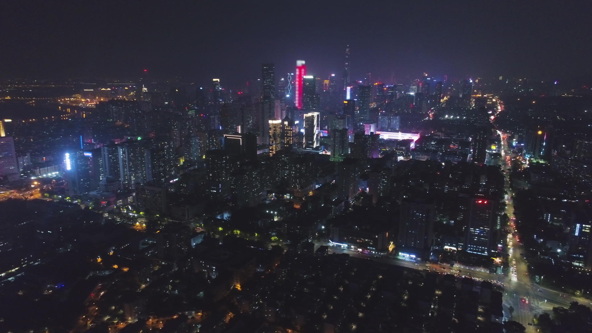 深夜无人驾驶飞机在广东区空中观测飞机上升视频的预览图