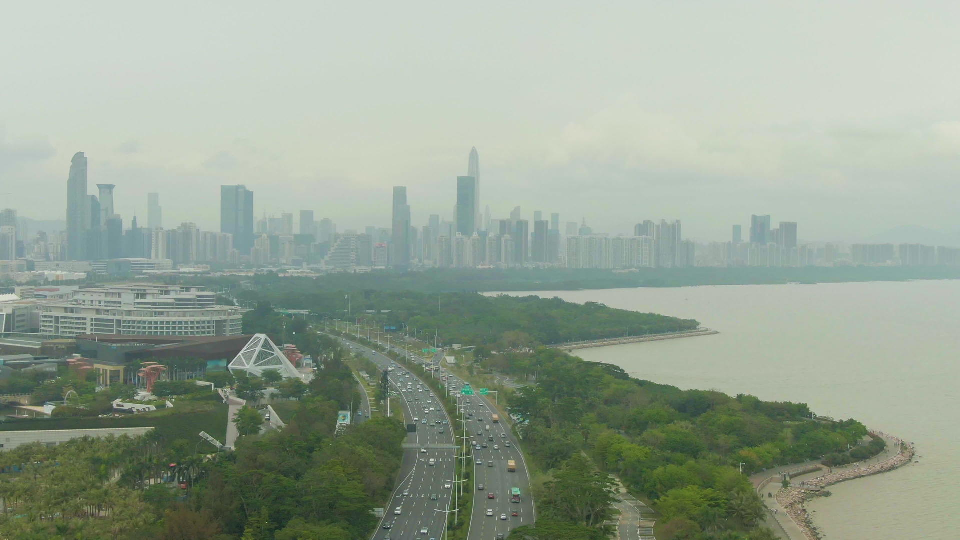 观察深圳市富蒂安区城市天线和海湾公园视频的预览图