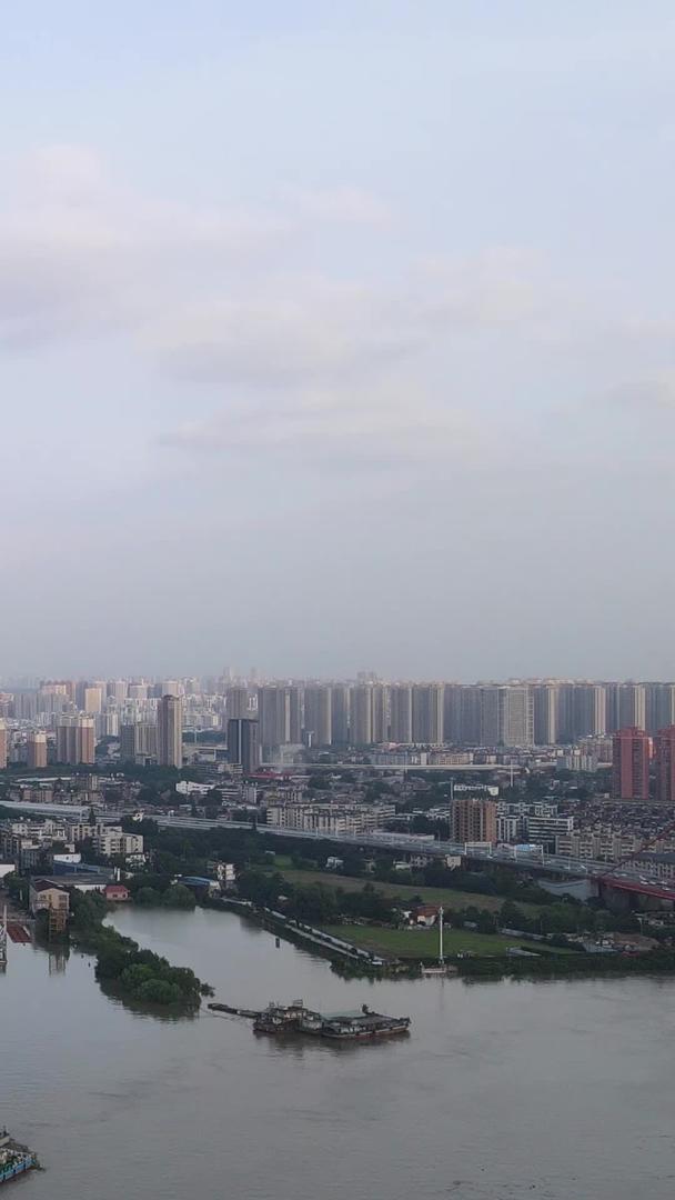 武昌造船厂设备防汛材料长江中下游汛期防汛最大洪峰过境后被淹视频的预览图