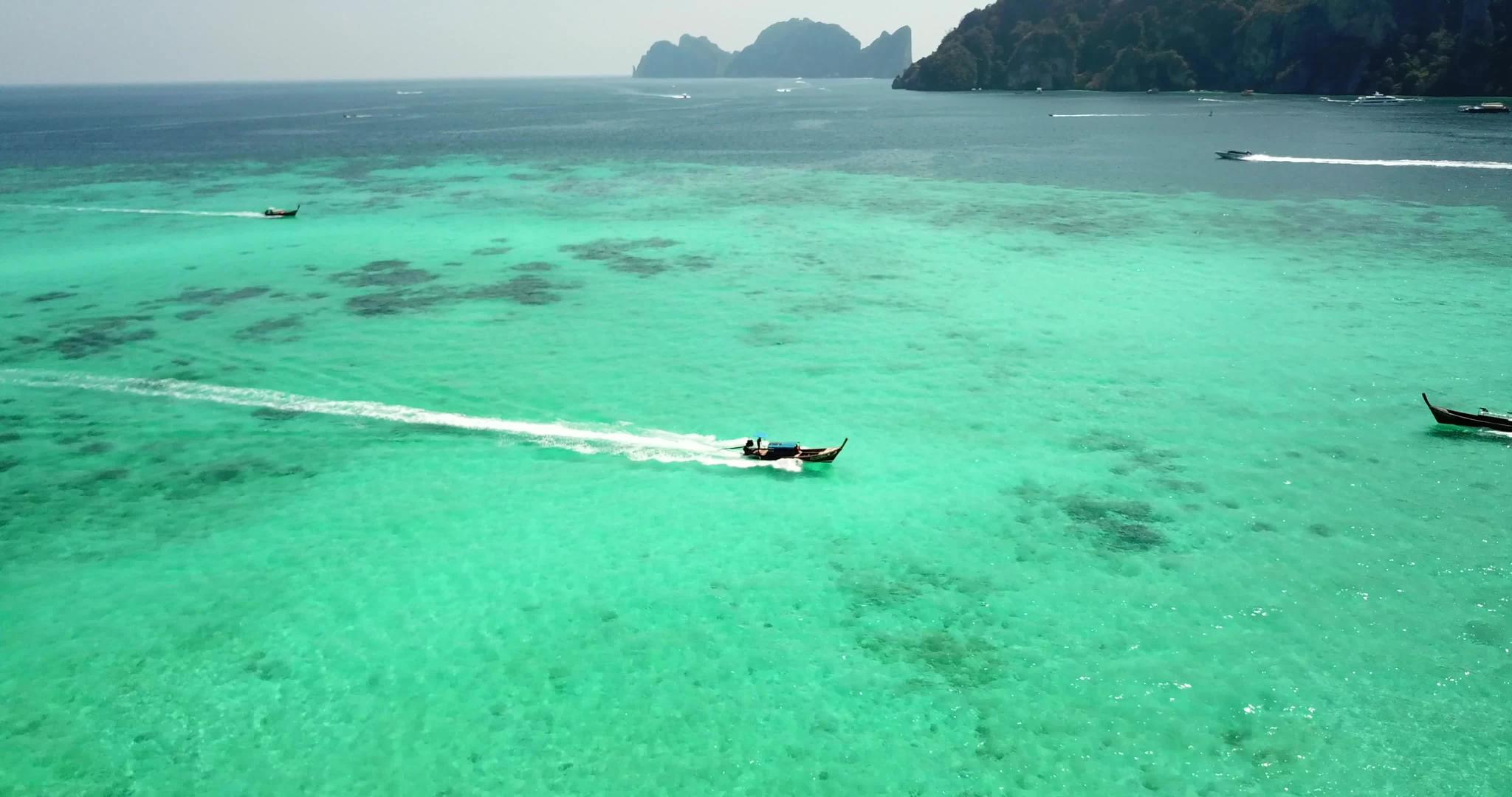 绿石清水游艇漂浮船视频的预览图