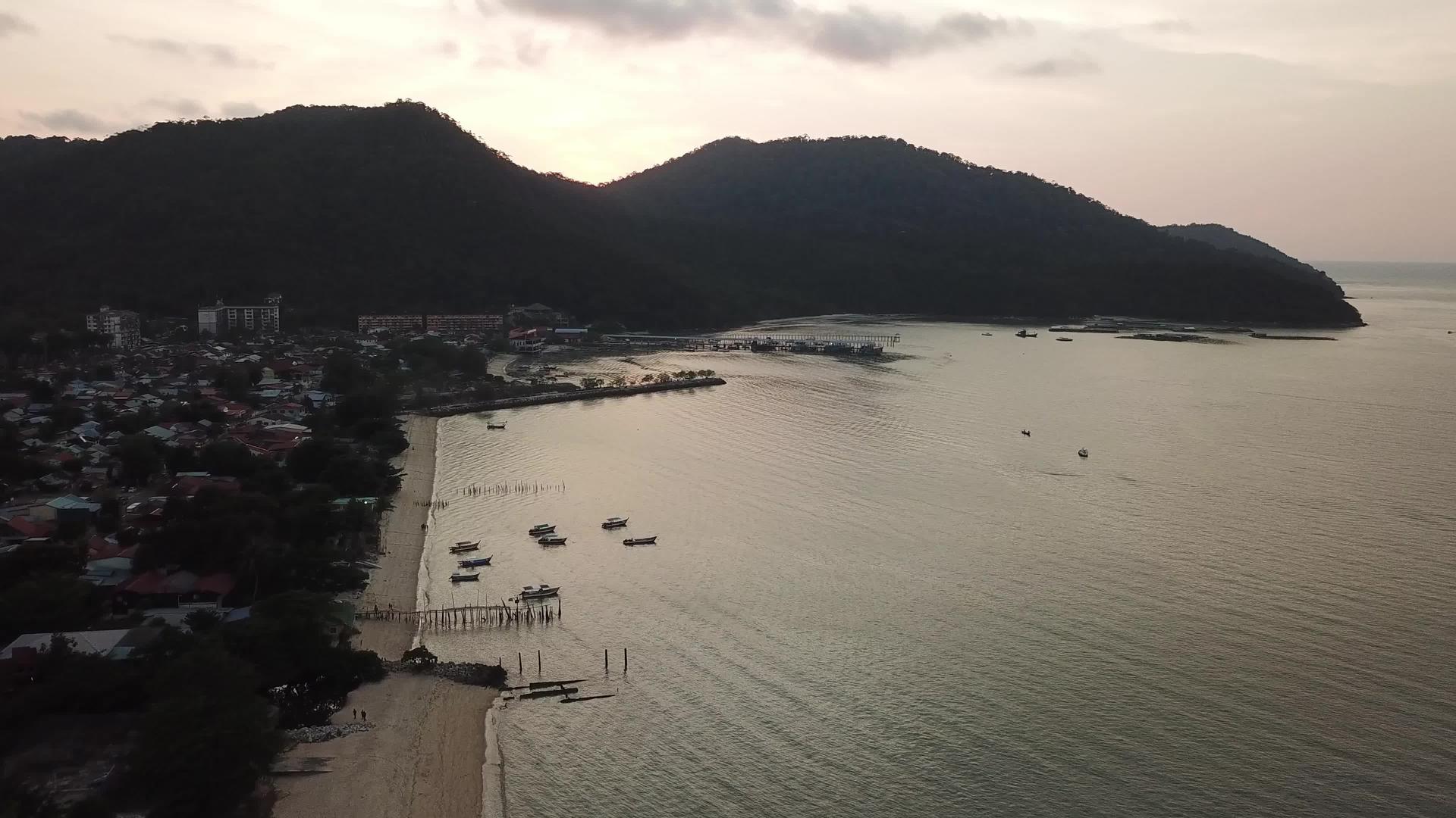 直径Bahang海滩TylukBahang海滩视频的预览图