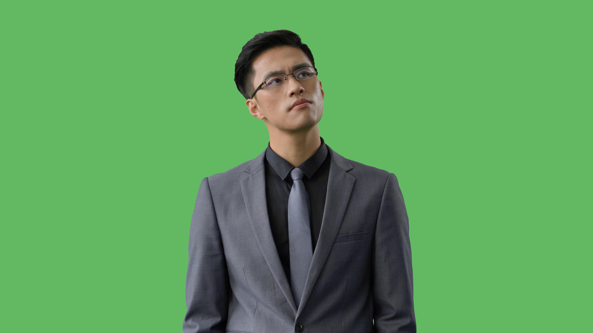 4k绿幕合成抠像戴眼镜的商务男性思考动作视频的预览图