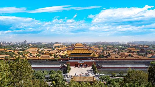 8K震撼延时俯瞰北京故宫全貌蓝天白云视频的预览图