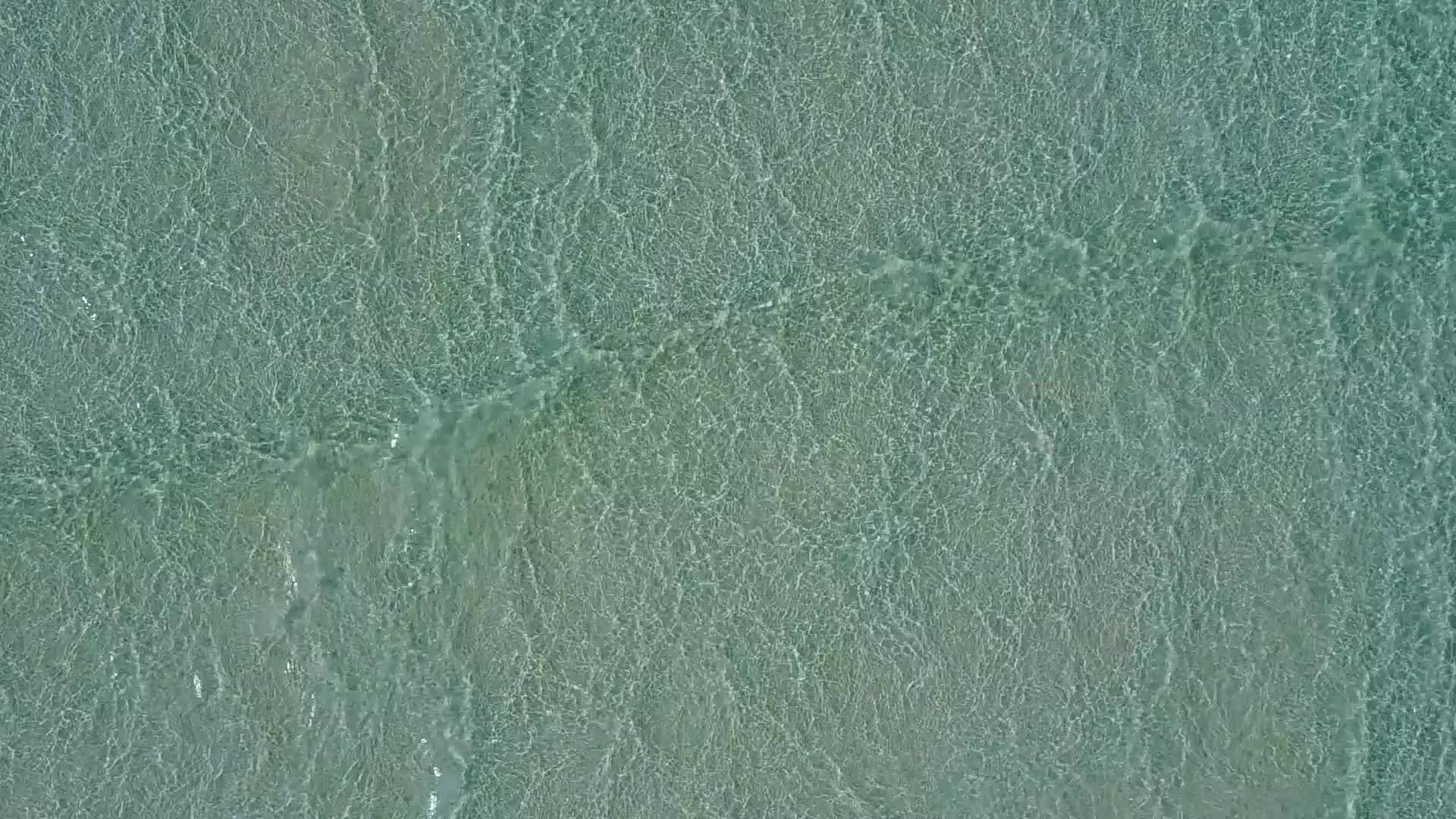 蓝色宁静度假海滩度假阳光景观沙洲附近有白色沙质视频的预览图