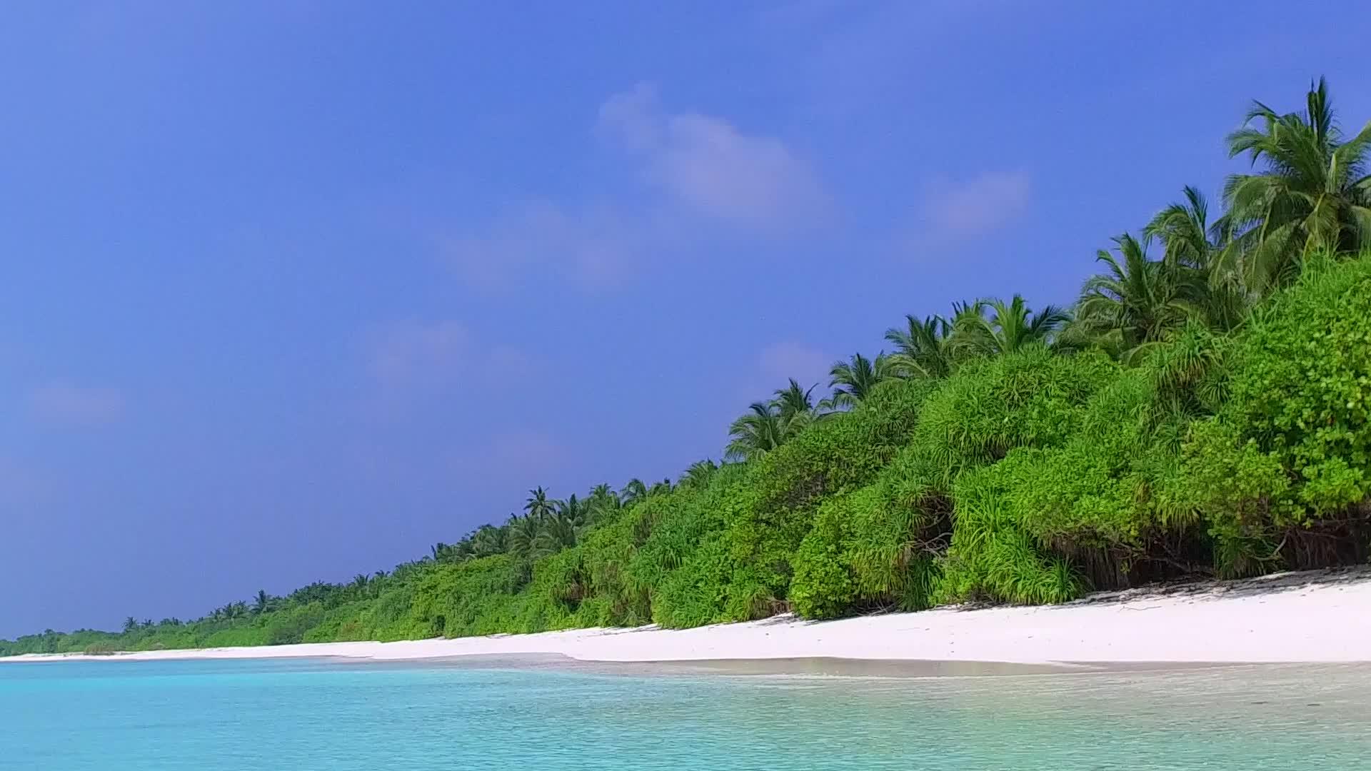 沙洲附近的热带度假海滩蓝色海洋和白色海滩有夏季度假的背景视频的预览图