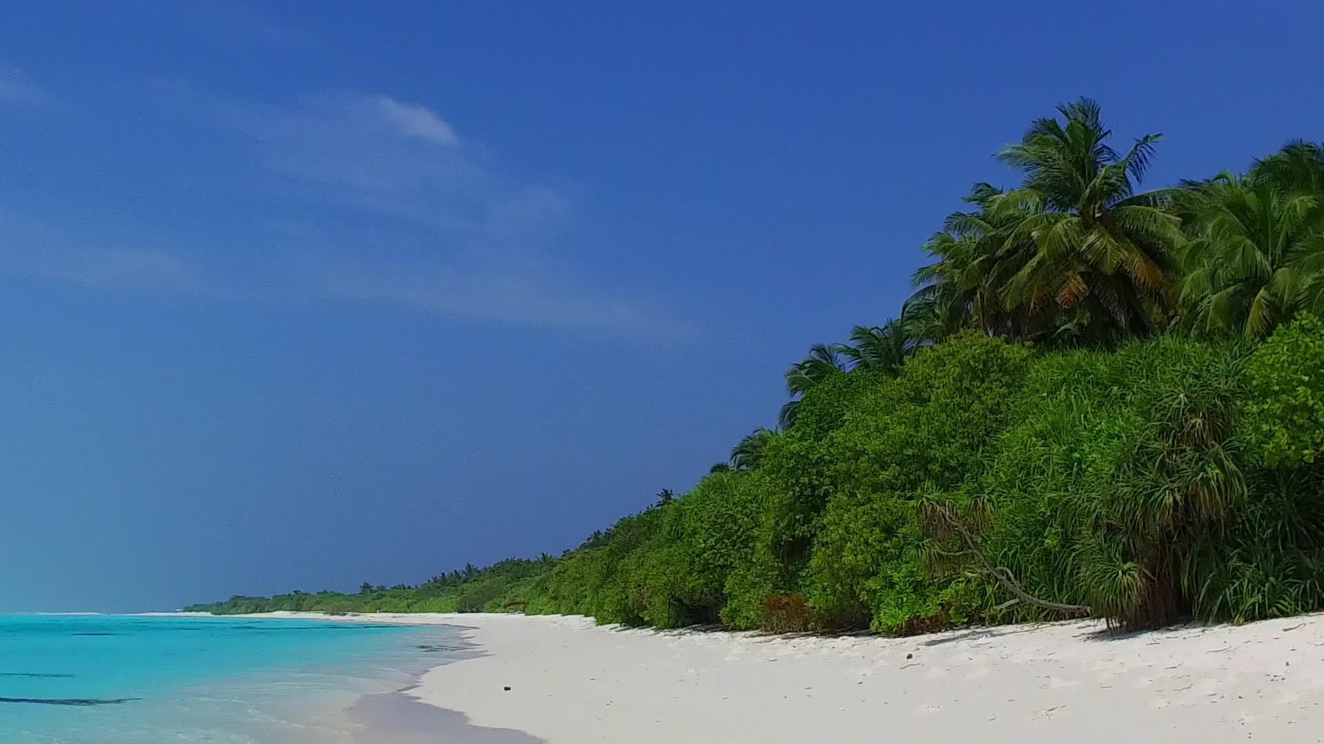 美丽的观光旅游海滩航行的浪漫风景视频的预览图