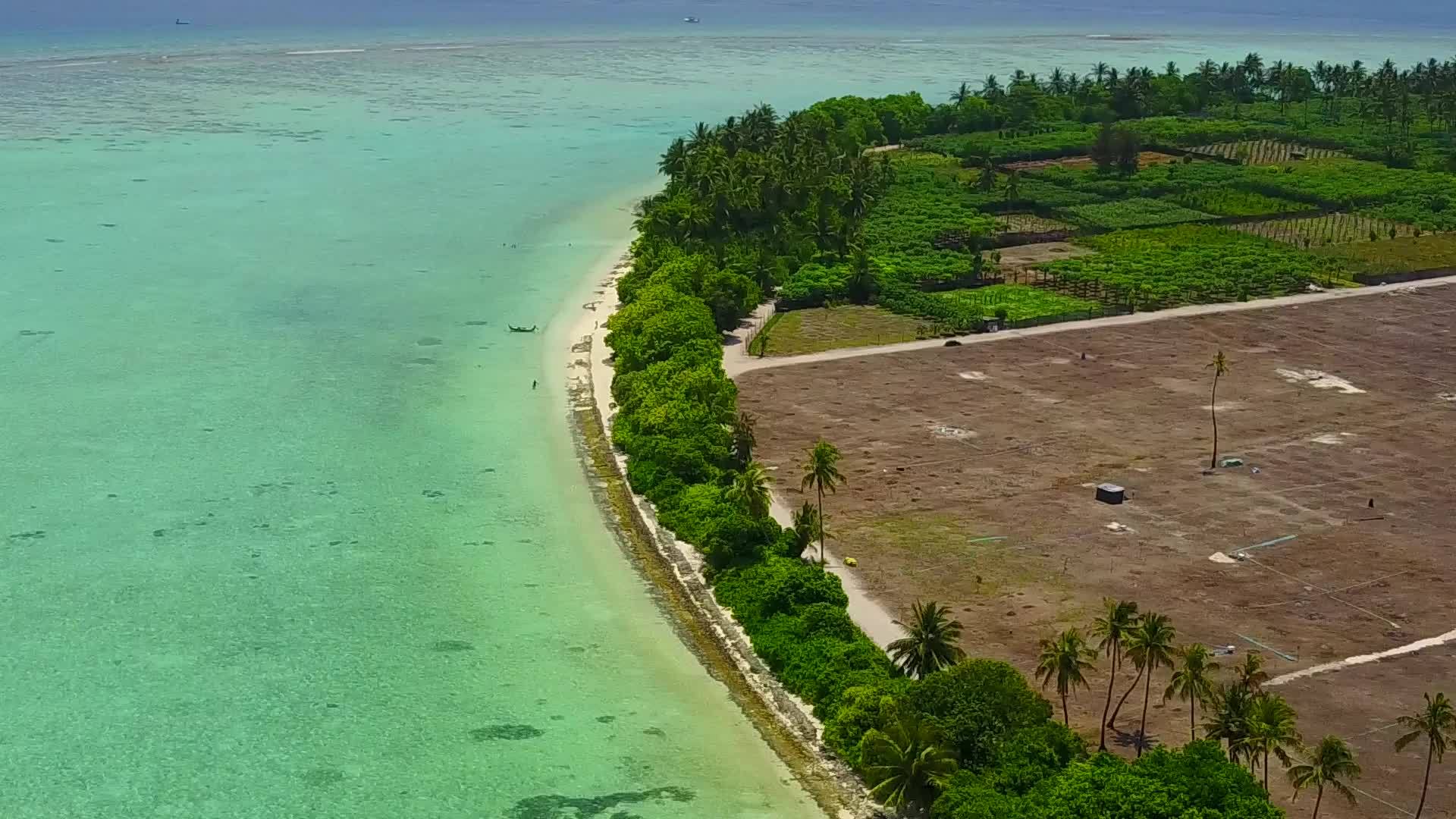 沙洲附近的白沙是一个豪华的海岸海滩度假背景透明泻湖温暖视频的预览图