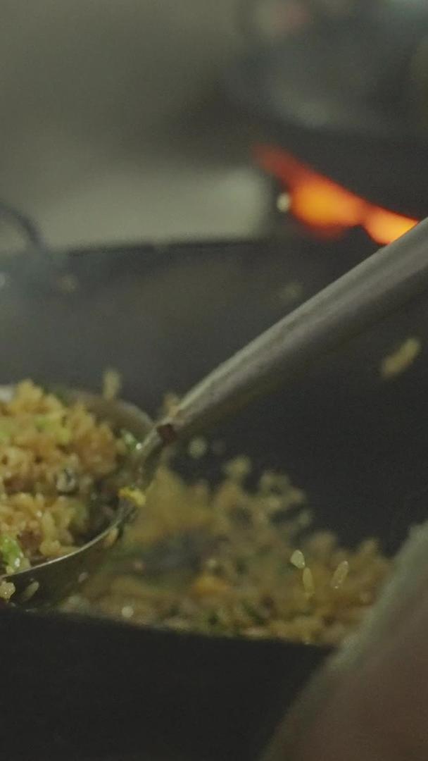 慢镜头升格拍摄素材中餐炒饭烹饪过程视频的预览图