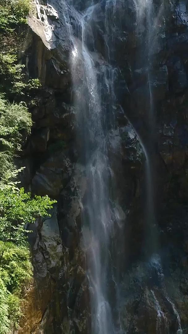 飞天瀑布航拍5A级太白山景区视频的预览图