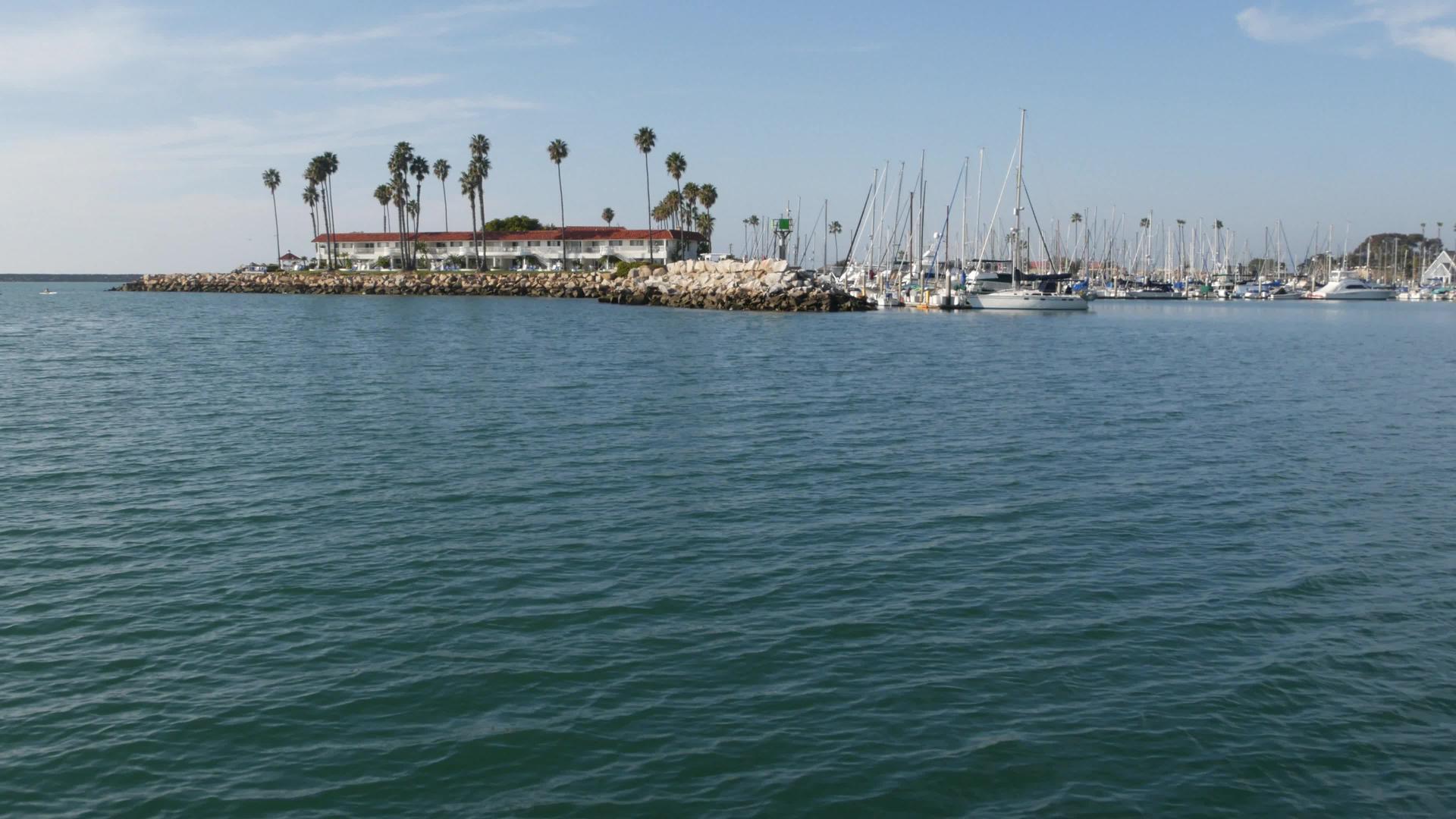 帆船或游艇在海滨港口航行加里福尼亚夏季假期usa从帆船视频的预览图