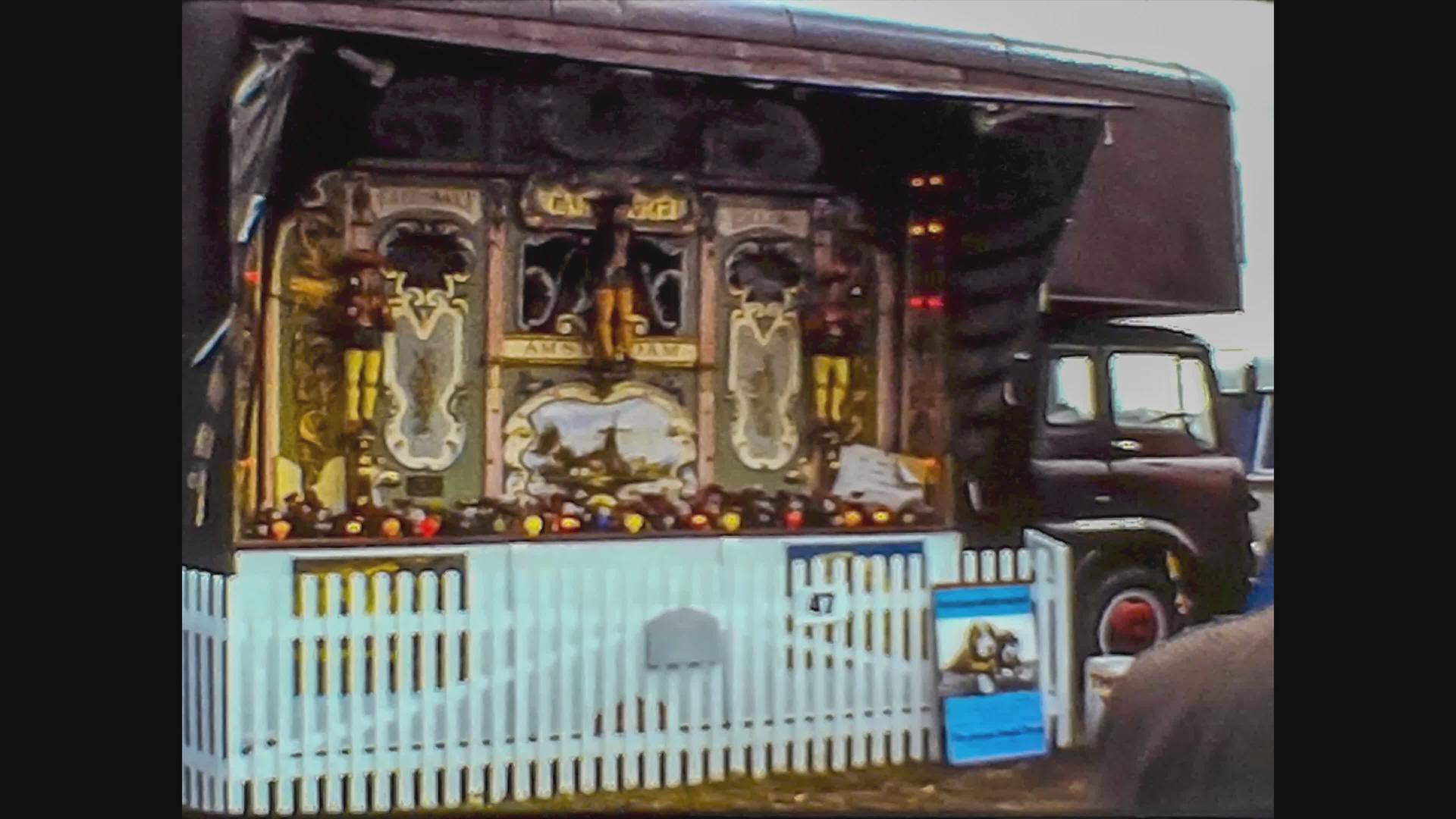 1969年统一公共装饰的旅游器官视频的预览图