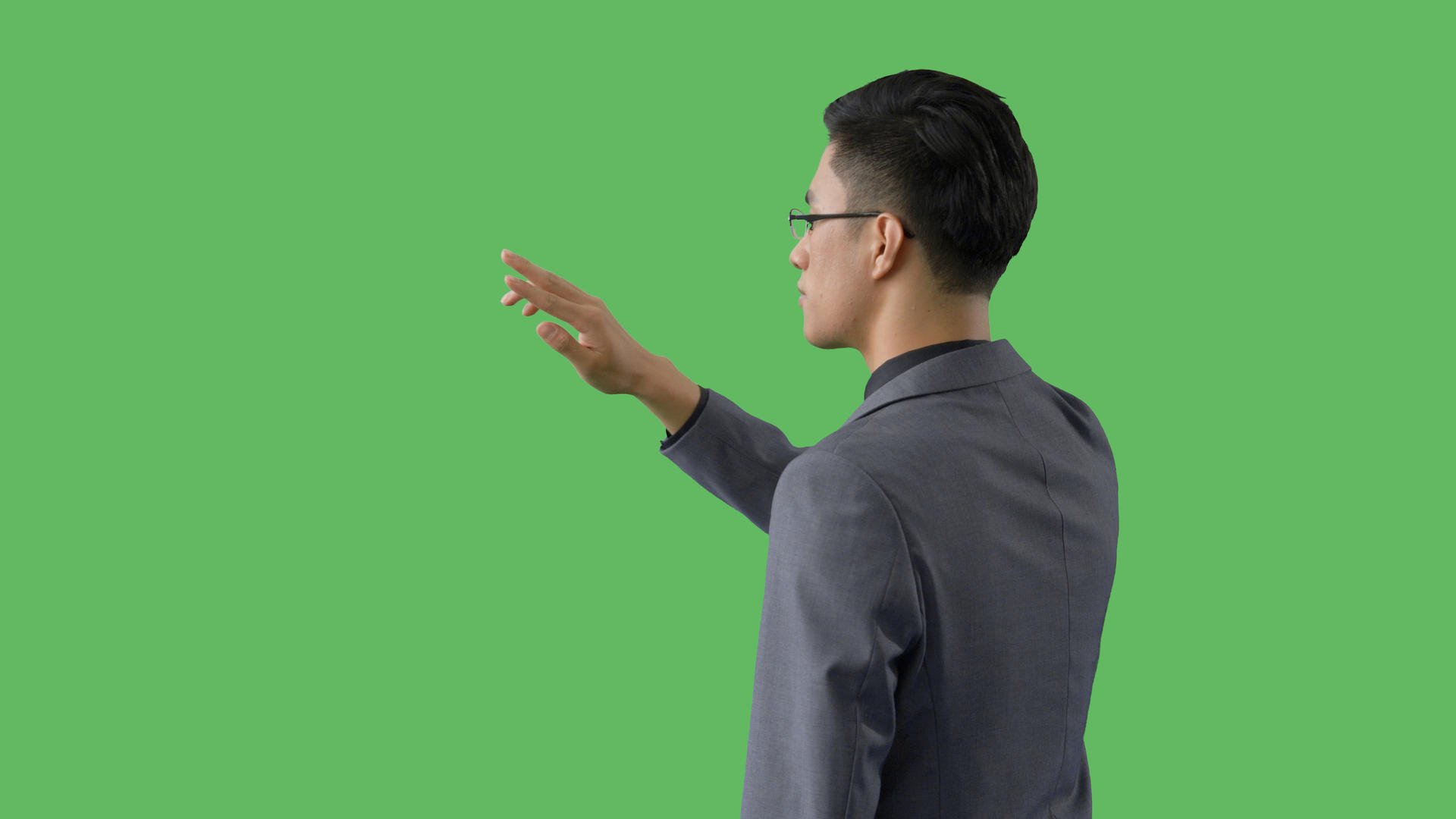 4k绿幕合成抠像商务男性背影滑动动作视频的预览图