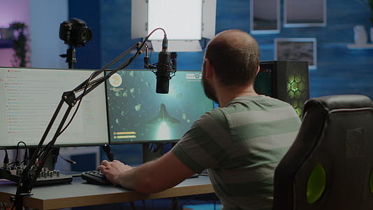 Rgb空间射手射击游戏在强大的计算机上视频的预览图