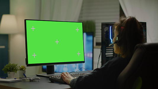 在电脑上用绿屏玩虚拟游戏pro游戏机视频的预览图