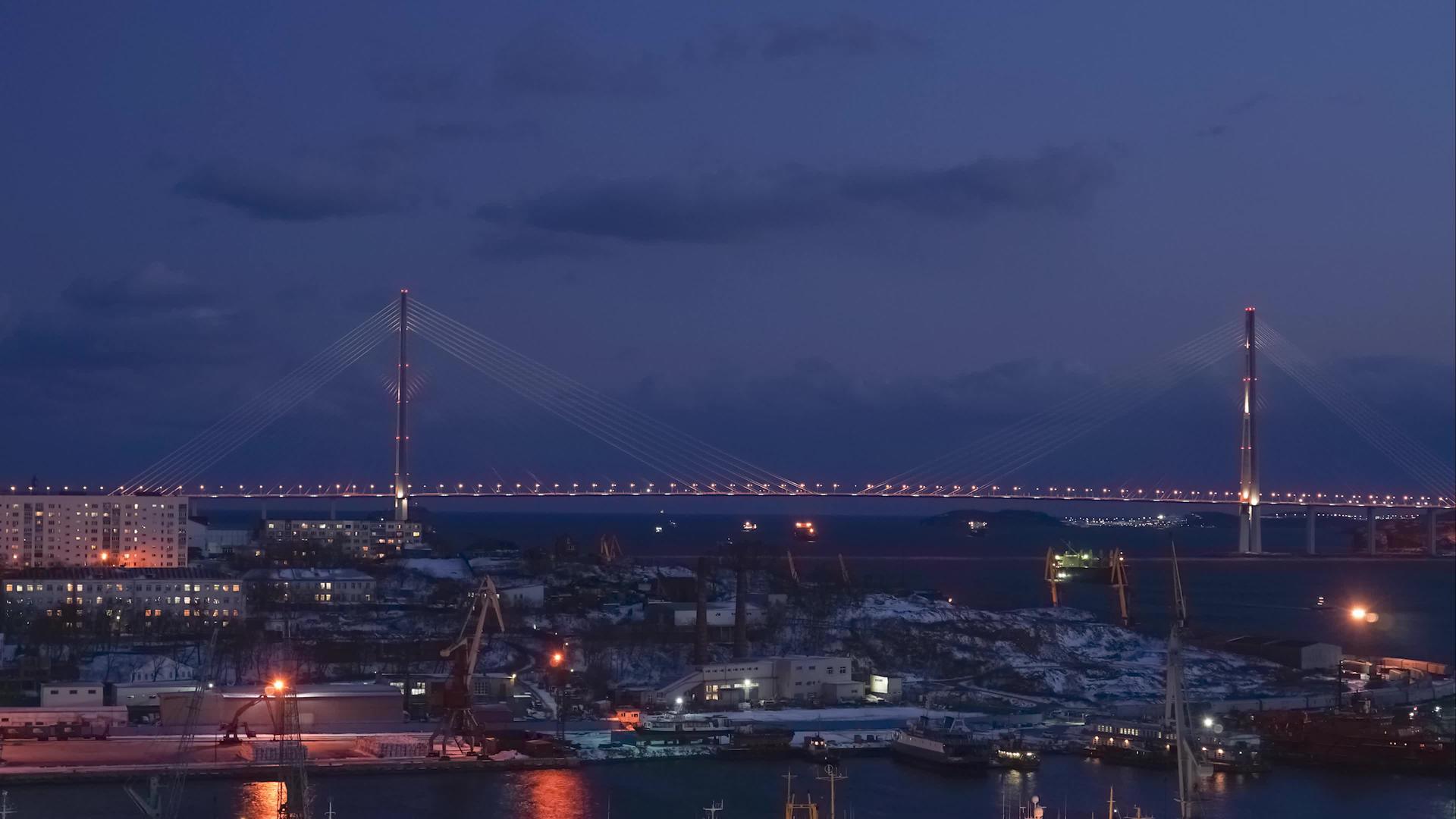 夜幕降临在俄罗斯维拉迪沃斯托克湾视频的预览图