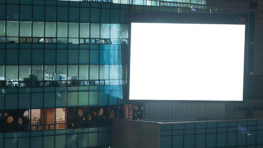 朝鲜夜城办公楼闪烁的空白屏幕时间已经过去视频的预览图