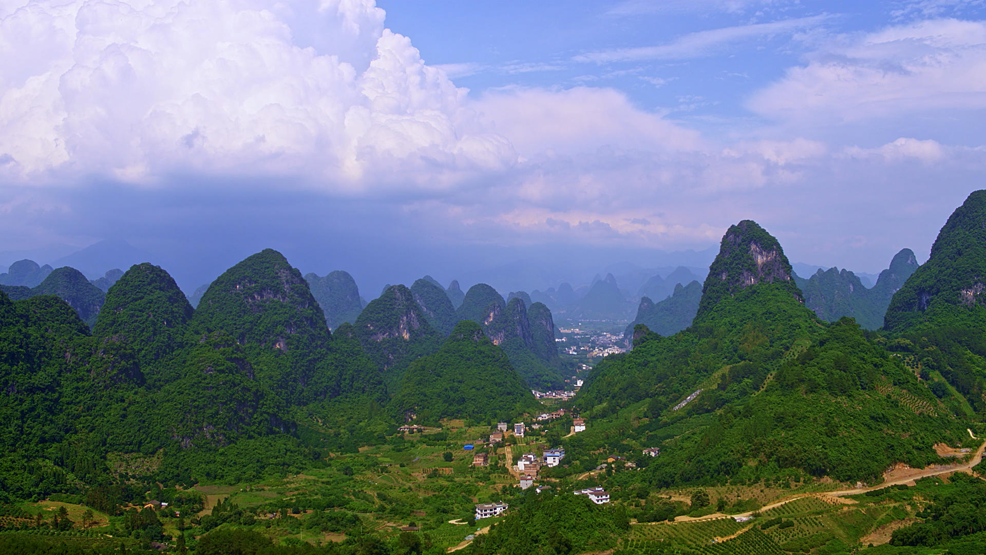 桂林山水天际线航拍视频的预览图