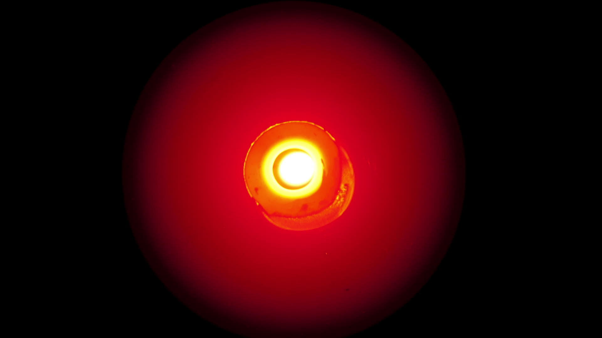 红色蜡烛燃烧时间折叠高角度视图视频的预览图