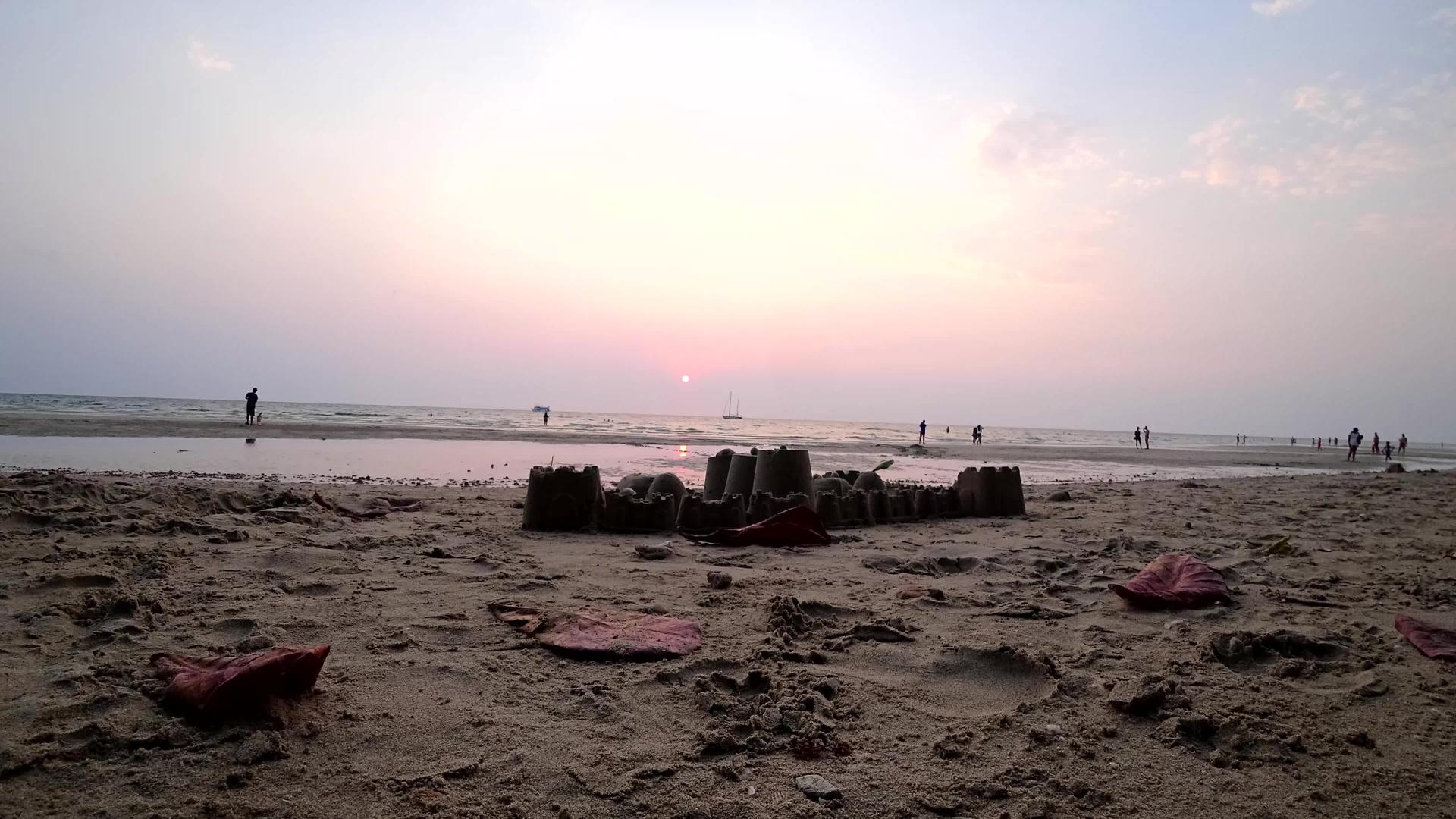 日落在沙滩上视频的预览图