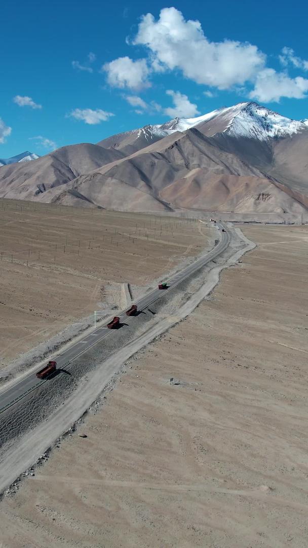 新疆南部昆仑喀喇公路航拍视频的预览图