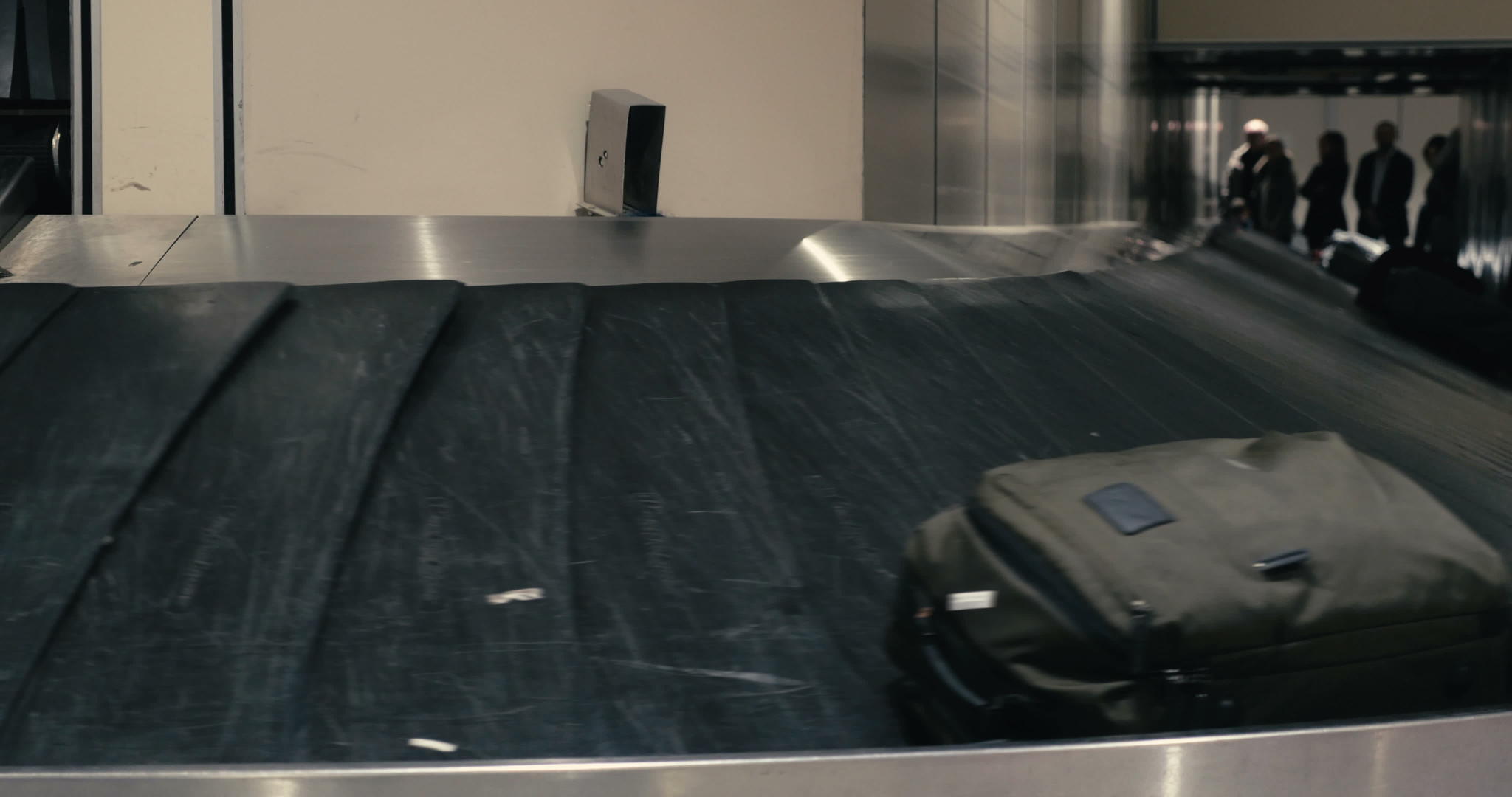 折叠传送带上的行李时间视频的预览图