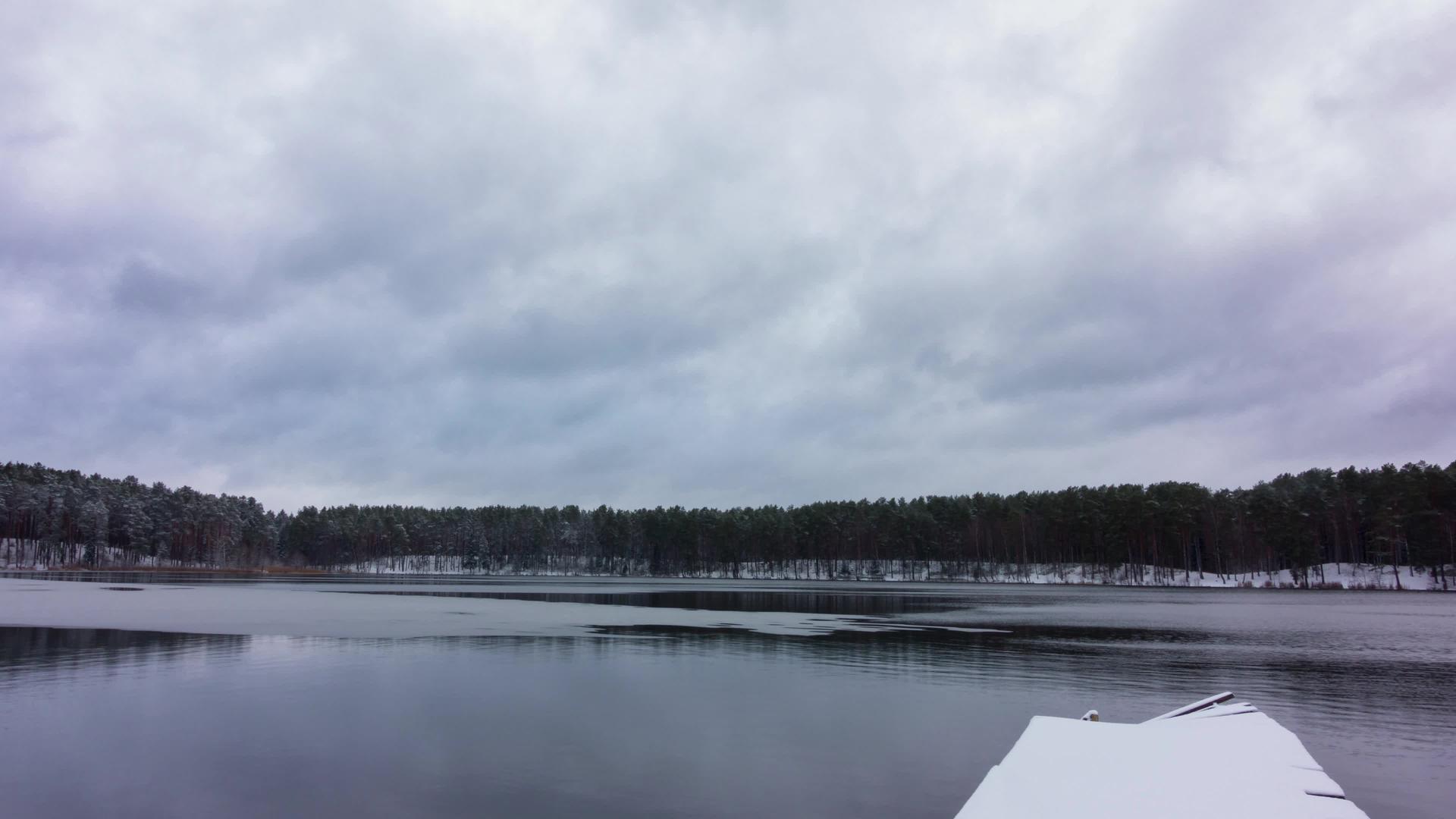 冬季湖全景时间过错视频的预览图
