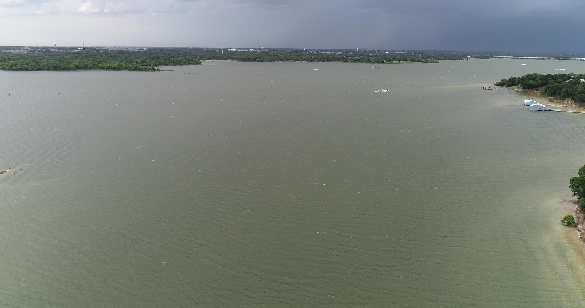 莱维斯维尔湖的空中视频视频的预览图