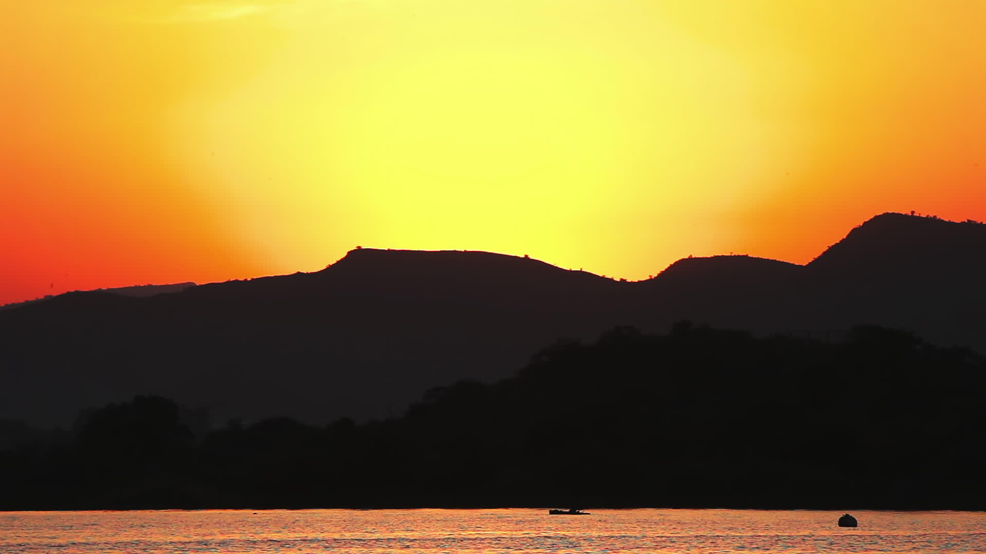 日落时的西景湖视频的预览图