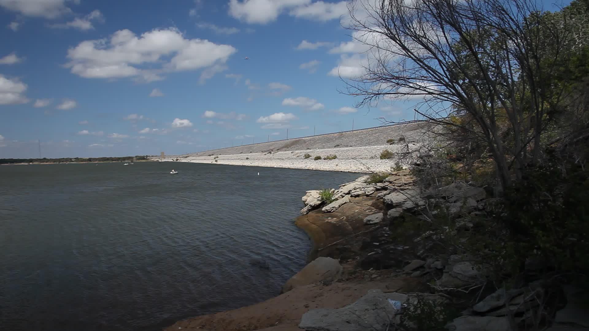 葡萄湖靠近德克萨斯大坝视频的预览图
