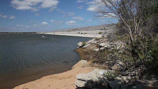 葡萄湖靠近德克萨斯大坝视频的预览图