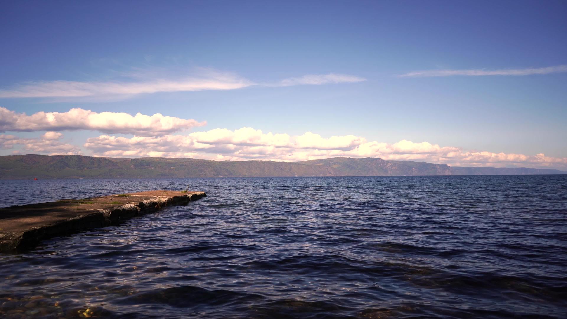 俄罗斯比克纳尔湖的自然景观视频的预览图