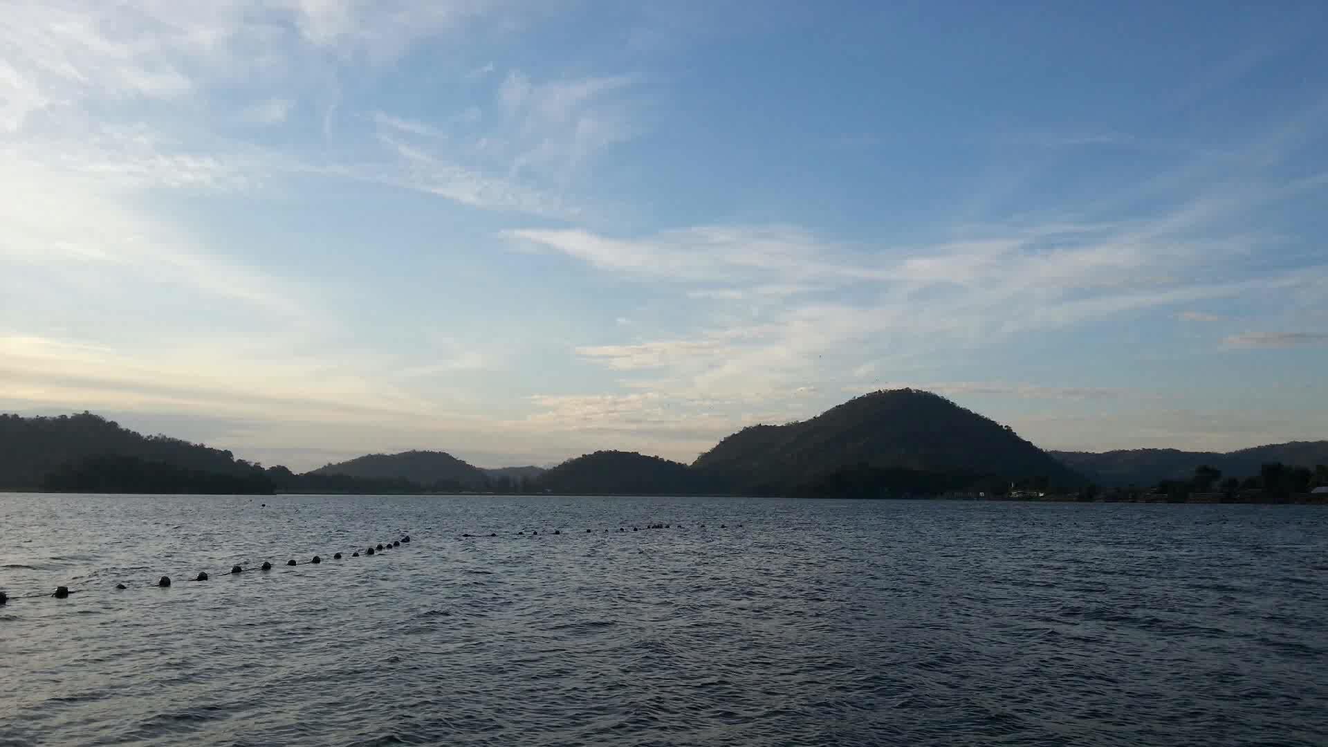 山岳和湖泊视频的预览图