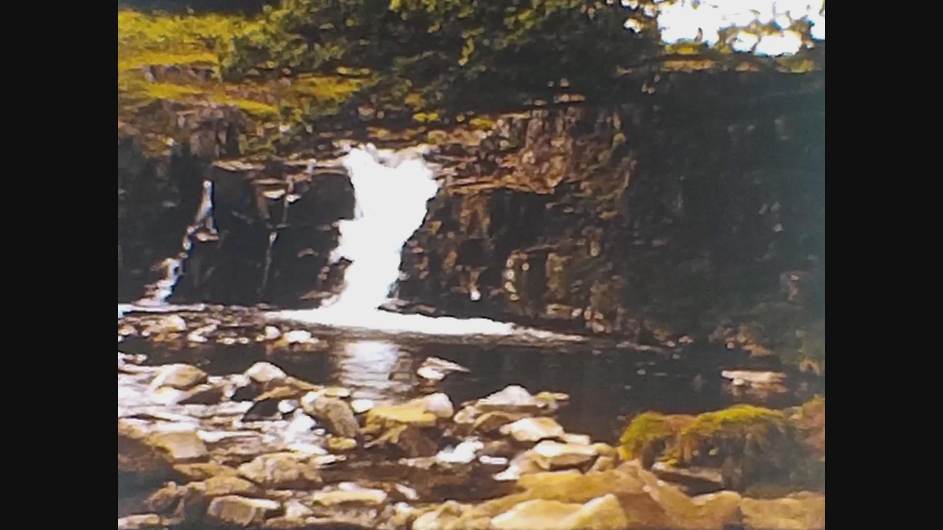 统一了1969年的王国景观和瀑布视频的预览图