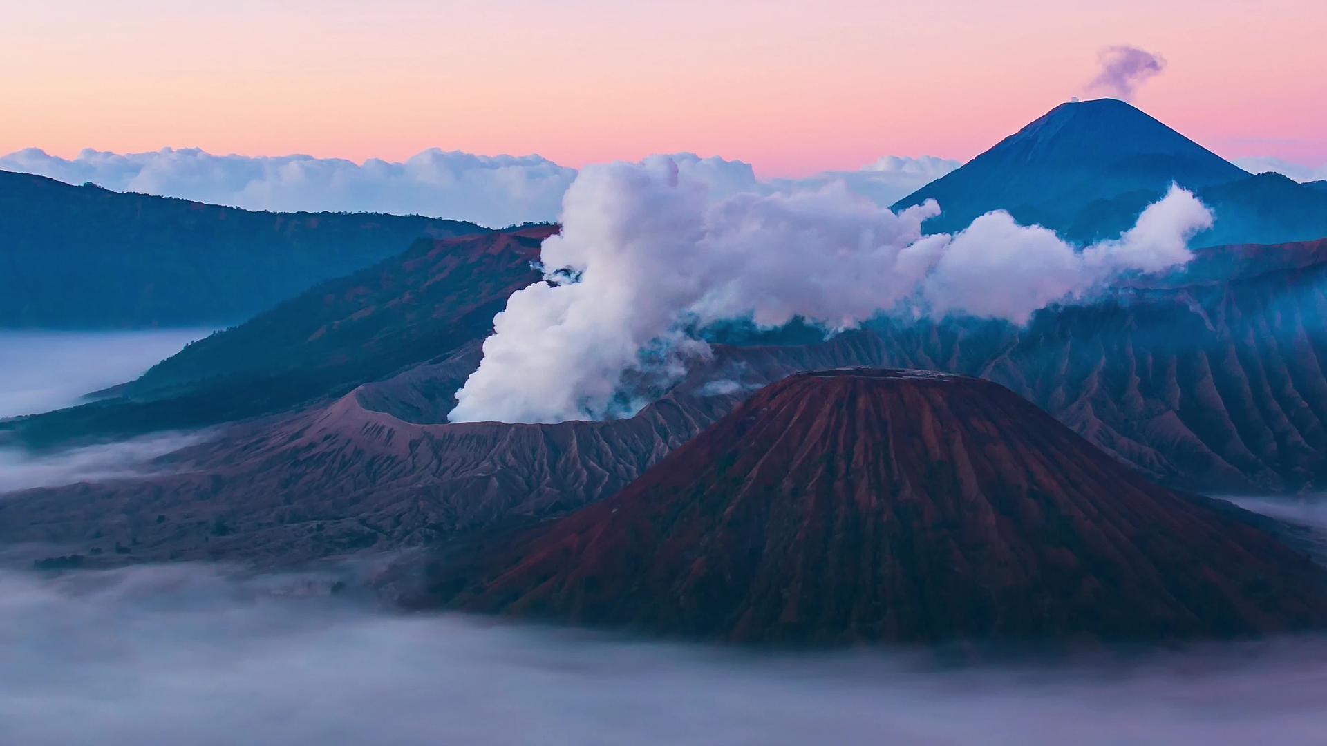 美丽的布罗莫火山景观日出时间流逝具有里程碑意义的自然视频的预览图