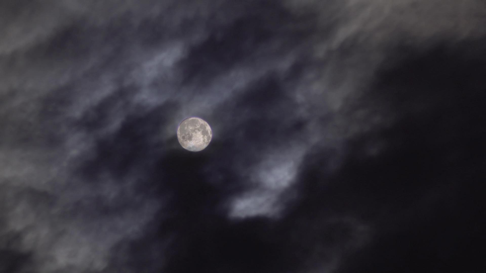 满月升起满月升起天空升起视频的预览图